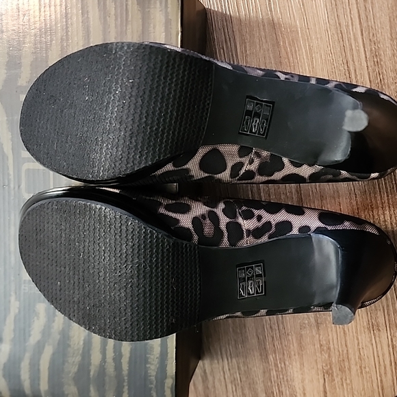 Moda Spana Plebe Platform Peep-Toe Heels, Size 11 - Picture 7 of 14